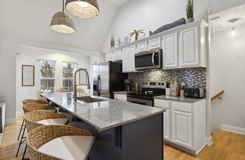 Gulfport Cottage | Beach Villa with Private Pool - Walk to beach and Island View Casino