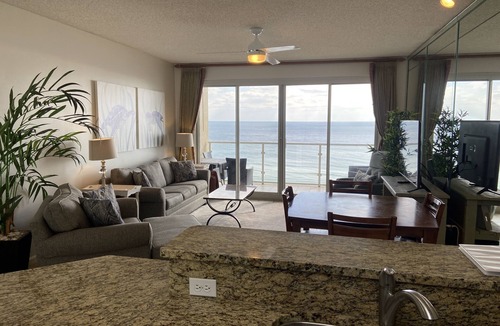 Destin Condo | BEACHFRONT 5TH Floor 2 BEDROOM STEPS AWAY FROM THE WHITE SANDS OF CRYSTAL BEACH