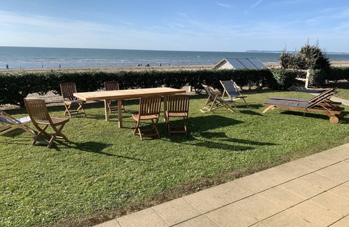 Benerville-sur-Mer Apartment | Beachfront Apartment with Pool