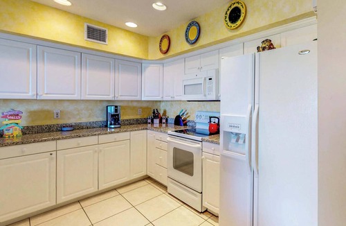 Independence Square Condo | Beachfront condo with washer dryer pool and hot tub dog friendly