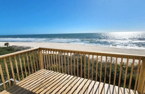 Plantation Cottage | Beachfront - Community Pool/Pickleball Access!
