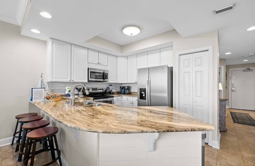 Gulf Shores Condo | Beachfront Condo w/Breath Taking Sunset Views | Pool & Sauna | Sleeps 10