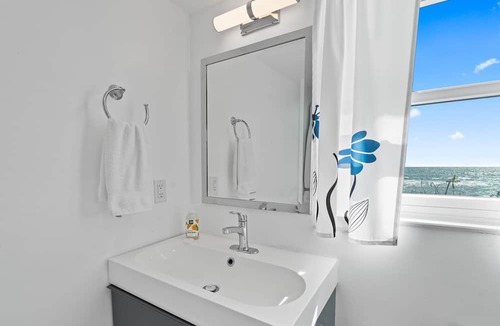 Melbourne Beach House | Beachfront Cottage - Coconut - Oceanfront