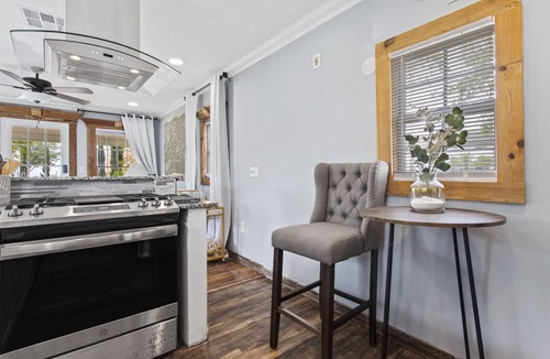 Pass Christian Cottage | Beachfront cottage in downtown Pass Christian