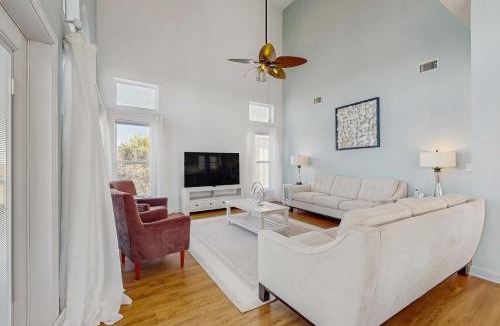 Fairhope House | Beachfront Dog-Friendly Home with Deck Private Outdoor Pool AC Grill Free WiFi