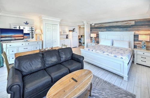 Ortona Park Condo | Beachfront Escape with Incredible Panoramic Views