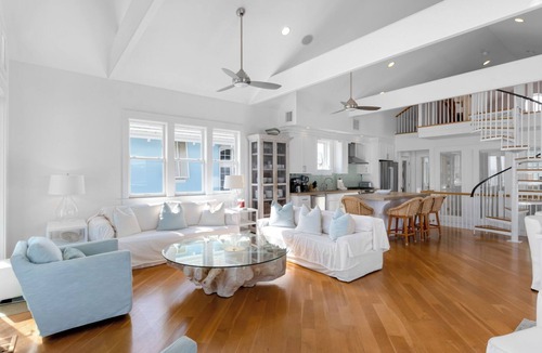 Sunnyside House | BeachFront Home + Guest Home, Private Pool & Beach