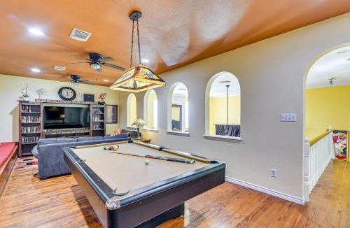 San Luis House | Beachfront Home w/Deck + Views in Freeport!