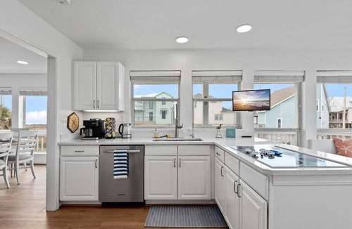 Pointe San Luis House | Beachfront/HotTub/Community Pool/Ramp+Fenced Yard