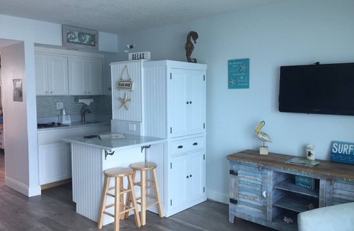 Indialantic By The Sea Resort | Beachfront Indialantic Stay | 1 Unit | Near Cocoa Beach