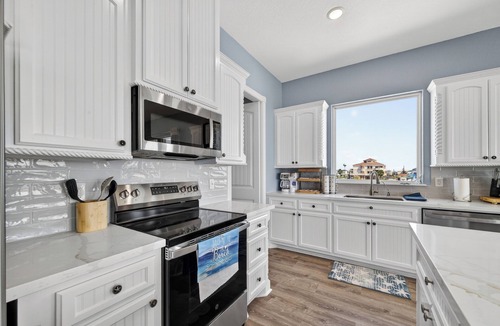 Surfside Beach House | Beachfront Luxury! New Build 2026! Hot Tub. Pets!