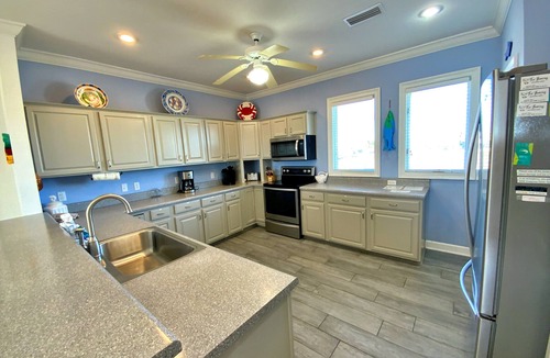 Morgantown House | Beachfront, Pools, Pickleball, in Morgantown