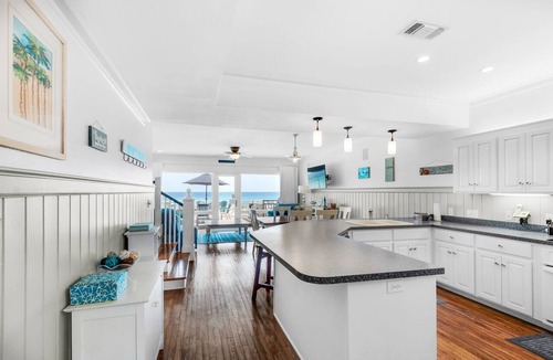 White Sands Condo | 🏖️Beachfront & Relaxing! Outdoor Shower- 4BR White Sands 459