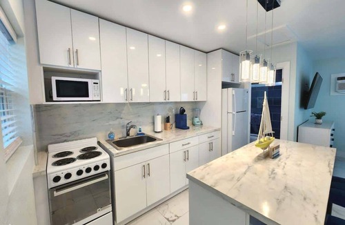 Melbourne Beach Apartment | Beachfront Studio w/Ocean Views & Pet-Friendly