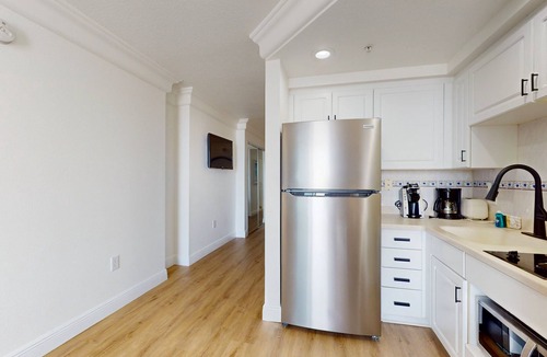 Ortona Park Condo | Beachfront Studio w/Balcony, Resort Pool & Walkable Location