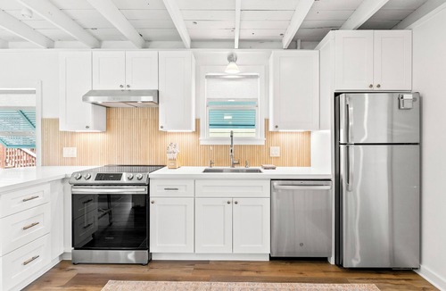 Surfside Beach House | Beachside 2nd-Row - Water Views - King & Queen