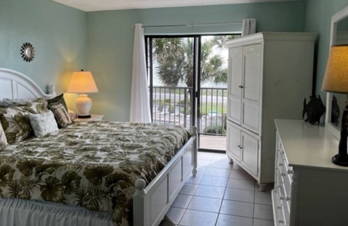 Ormond-by-the-Sea Condo | Beachside Beauty ! Stunning Ocean & Pool Views !