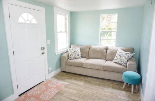 Smith's Memento Apartment | Beachside Cottage Walk 2BeachOcean Center PETS OK