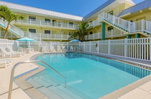 Indialantic By The Sea Resort | Beachside Retreat | 1 King Bed | Near Indialantic Boardwalk