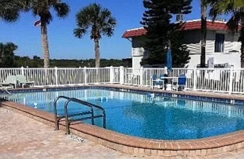Flagler Beach House | Beachside Townhouse Flagler Beach. 1 block to beach walkover.
