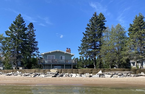 Bark River House | Beachy Bay Lake Michigan Getaway!