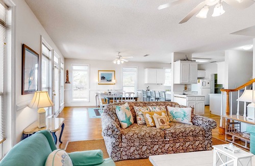 Audubon Place Condo | Beachy Duplex w/Full Kitchen, High-Speed WiFi, Central AC, and Washer/Dryer!