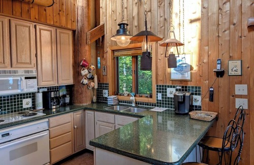 La Pointe House | Bean Ravine - Unique Cabin overlooking Lake Superi