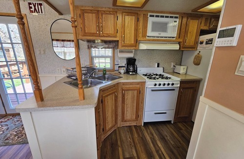 Hill City Cabin | Bears Den Vacation Cabin #2 at Cabins at Creekside in the Black HIlls of SD
