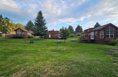 Hill City Cabin | Bears Den Vacation Cabin #2 at Cabins at Creekside in the Black HIlls of SD