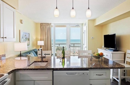Ormond Beach Resort | Beautiful 1BR Condo w/Ocean Views, Full Kitchen, Pool Access & Beach Vibes