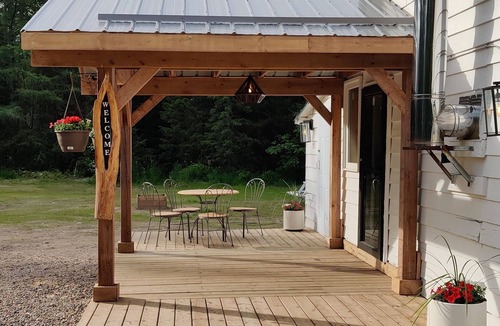 Machar Cottage | Beautiful 3+1 bedroom cottage for rent sleeps 8 surrounded by nature