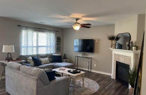Loves Park House | Beautiful 3 bed 2 bath condo