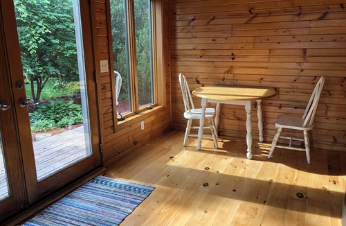 Oshkosh House | Beautiful 3-bedroom country house with WiFi, AC, pool, 3 miles west of EAA