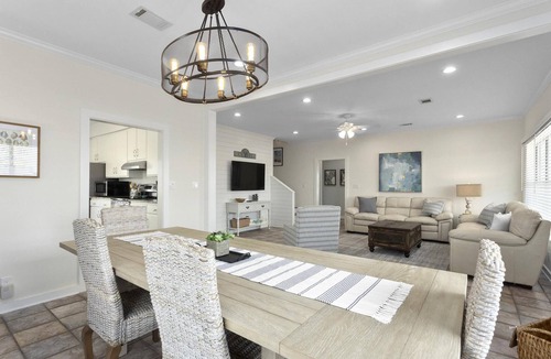Toilla Segunda House | Beautiful 4 Bedroom home just steps to the beach/Sleeps 10!