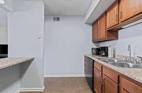 Springfield Apartment | Beautiful and Cozy Apartment in Springfield- 2 Bedroom