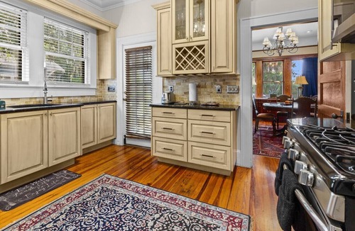 Duckpond Apartment | Beautiful Downtown 2 BR Home w/Yard