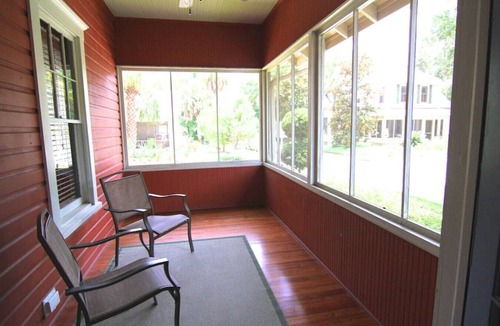 Duckpond Apartment | Beautiful Downtown 2 BR Home w/Yard