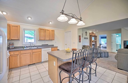 Onsted House | Beautiful Irish Hills Farmhouse w/Fire Pit!