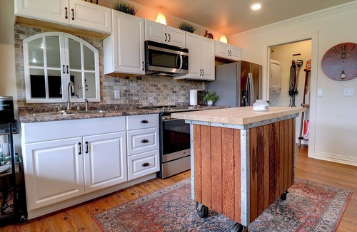 Springdale Cottage | Beautiful Lake Views And Close To Everything Northwest Arkansas Has To Offer