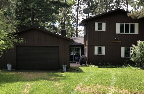Florence House | Beautiful Lakefront Cottage Just Steps From The Water On Keyes Lake