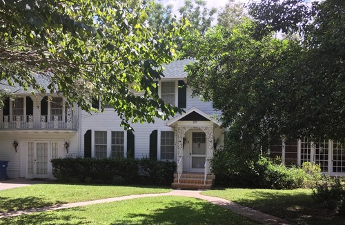 Glenwood House | Beautiful Olde Florida historic home on acreage