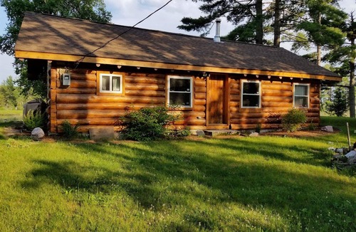 Au Train Cabin | Beautiful, renovated cabin on Au Train RIver with Lake Superior across the road.