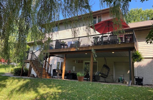 La Crosse House | Beautiful spacious 5 bedroom home resting on Boma Bluff! Gorgeous backyard!