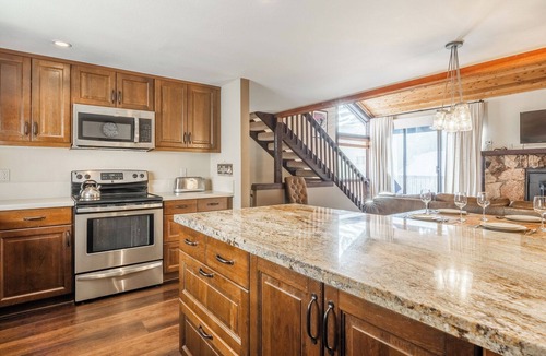 Mammoth Lakes House | Beautiful Spacious Pet-Friendly Townhome 264