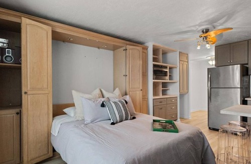 Downtown Apartment | Beautiful Studio apartment (608107) by Houzlet