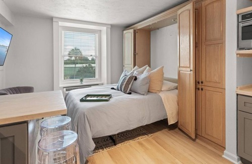 Downtown Apartment | Beautiful Studio apartment (608107) by Houzlet