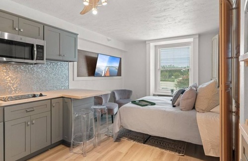 Downtown Apartment | Beautiful Studio apartment (608107) by Houzlet