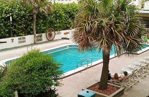 Central Beach Apartment | Beautiful studio unit at resort, sleeps 4