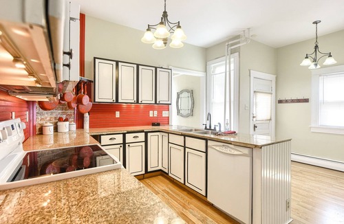 Deadwood Cabin | Beautiful Victorian Property On Lead, SD Main Street w/View From Front Patio