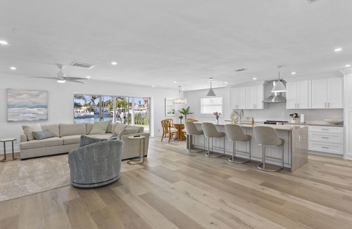 Vina Del Mar Island House | Beautiful Waterfront Home on Vina Del Mar - Walk to Pass-a-Grille Beach